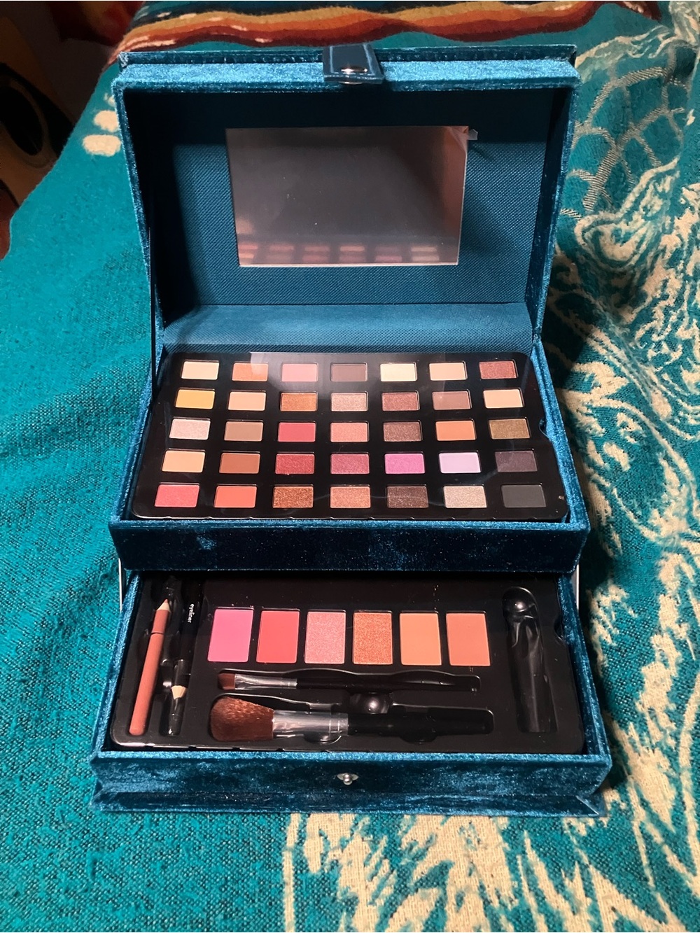 Ulta Beauty Velvet Collapsible Makeup Set (Like New)